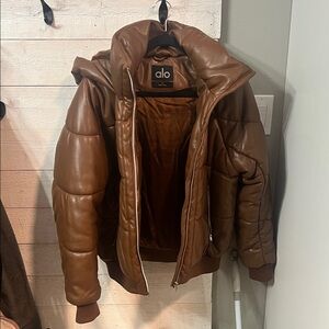 ALO Yoga Women’s Chocolate Puffer Jacket Size Medium